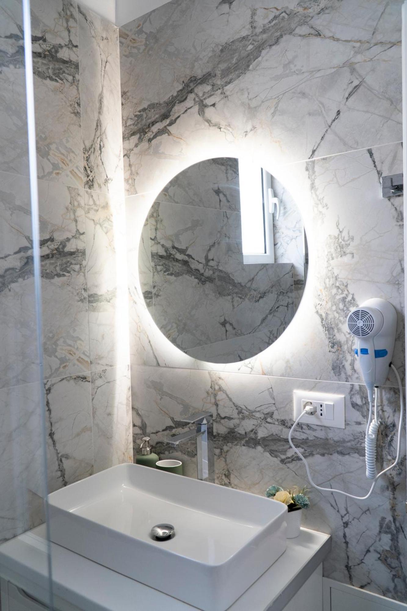 Memories Apartments Sarandë エクステリア 写真
